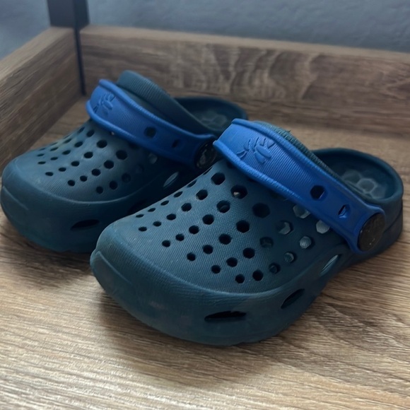 Joybees slip on shoes - Picture 1 of 3